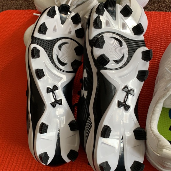 🌻 Brand New Under armour cleats 7.5 - Picture 2 of 14